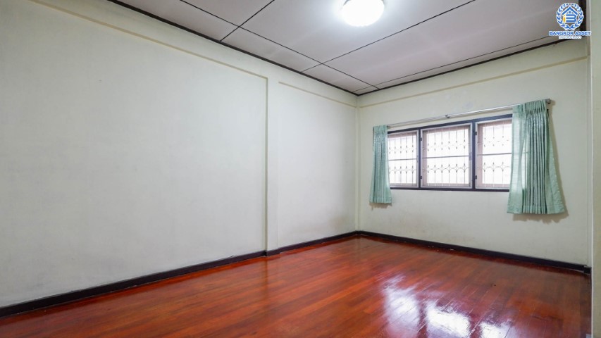 ทาวน์เฮ้าส์มือสองย่านนนทบุรี ซอย วงศ์สว่าง15 บางซื่อ บ้านสวยพร้อมเข้าอยู่ เนื้อที่ 21 ตร.ว. ฟังก์ชัน 2 ห้องนอน 2 ห้องน้ำ (แถมเครื่องปรับอากาศ 2 เครื่อง)  บนทำเลติดถนนวงศ์สว่าง เชื่อมต่อถนน รัตนาธิเบศร์ ใกล้รถไฟฟ้า "สถานีวงศ์สว่าง"